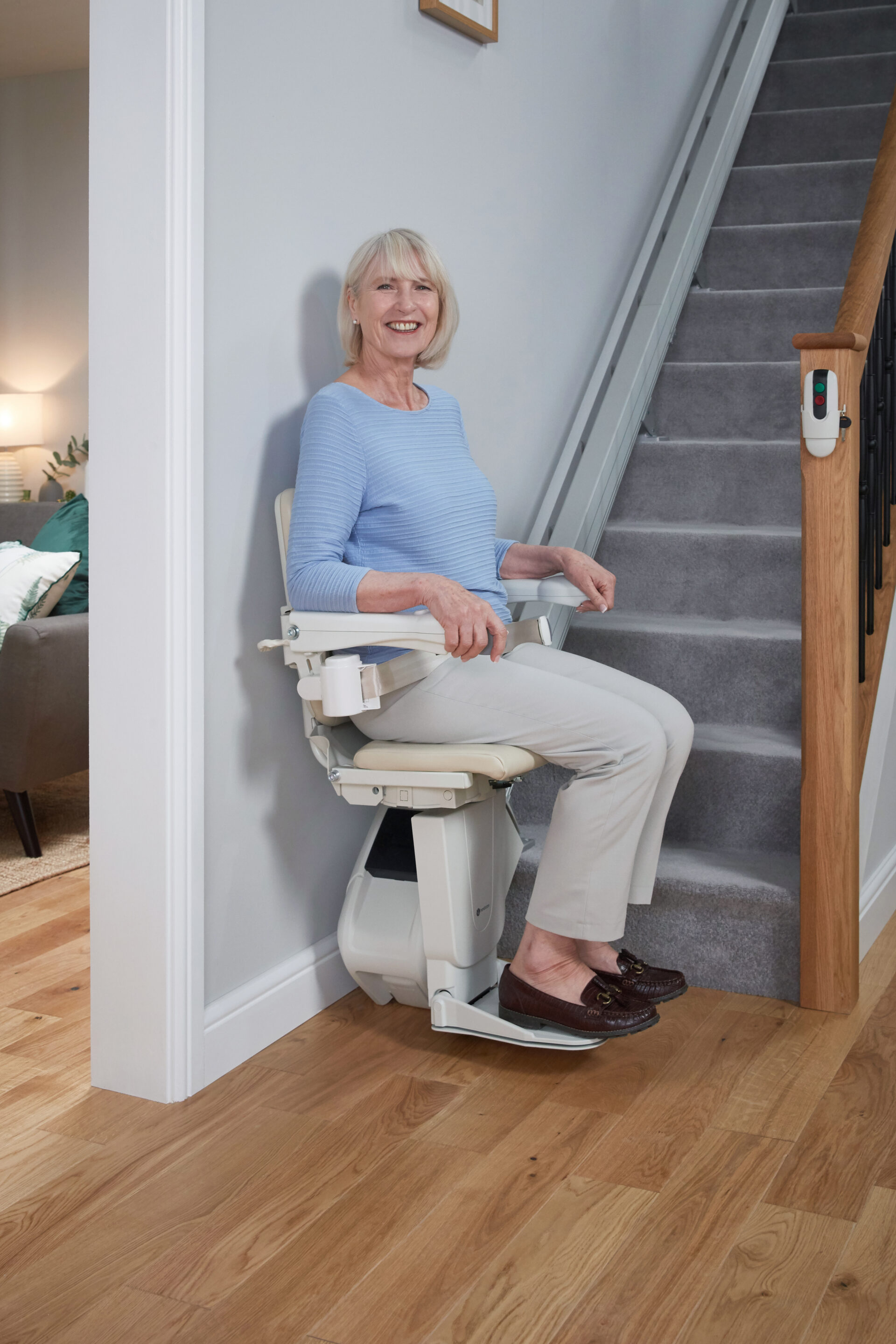 1100-woman-on-lift-2